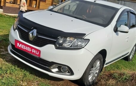 Renault Logan II, 2015 год, 970 000 рублей, 2 фотография