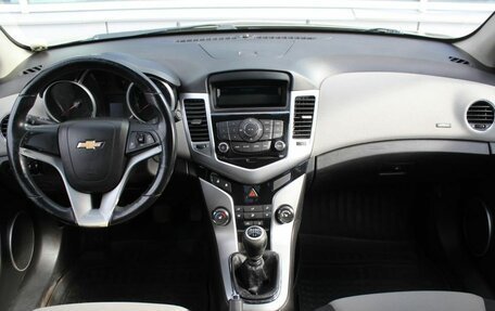 Chevrolet Cruze II, 2011 год, 820 000 рублей, 9 фотография