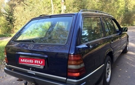 Mercedes-Benz E-Класс, 1995 год, 600 000 рублей, 8 фотография