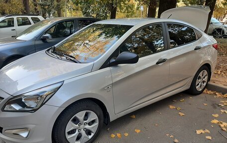 Hyundai Solaris II рестайлинг, 2014 год, 1 100 000 рублей, 23 фотография