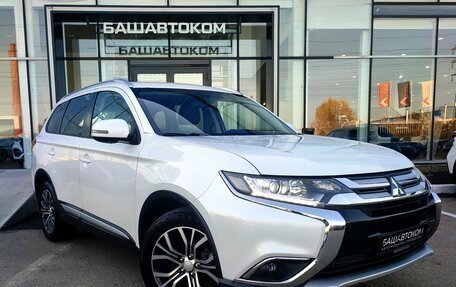 Mitsubishi Outlander III рестайлинг 3, 2018 год, 2 260 000 рублей, 3 фотография