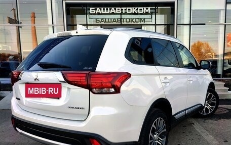 Mitsubishi Outlander III рестайлинг 3, 2018 год, 2 260 000 рублей, 5 фотография