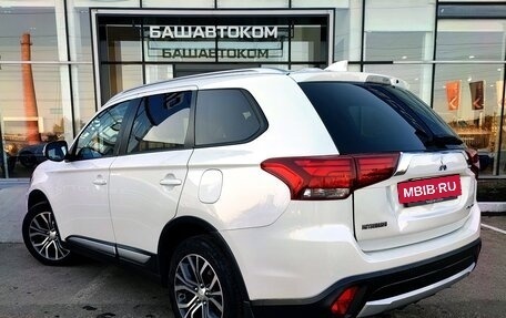 Mitsubishi Outlander III рестайлинг 3, 2018 год, 2 260 000 рублей, 6 фотография