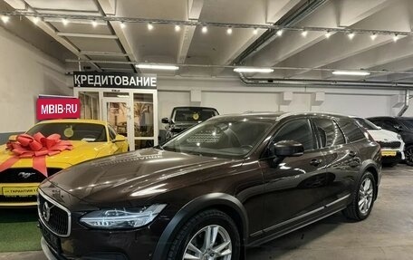 Volvo V90 Cross Country I рестайлинг, 2018 год, 3 175 000 рублей, 1 фотография