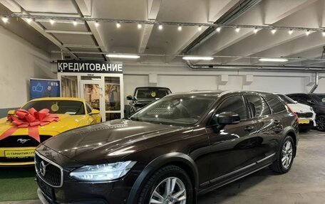 Volvo V90 Cross Country I рестайлинг, 2018 год, 3 175 000 рублей, 6 фотография