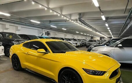 Ford Mustang VI рестайлинг, 2015 год, 2 390 000 рублей, 13 фотография