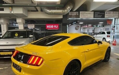 Ford Mustang VI рестайлинг, 2015 год, 2 390 000 рублей, 11 фотография