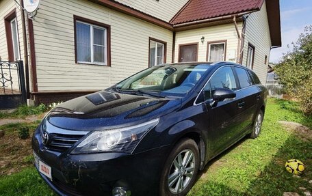 Toyota Avensis III рестайлинг, 2013 год, 2 000 000 рублей, 2 фотография