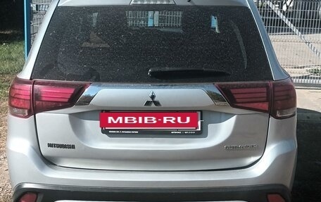 Mitsubishi Outlander III рестайлинг 3, 2019 год, 1 900 000 рублей, 3 фотография