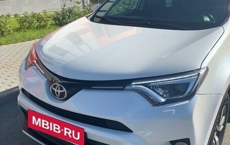 Toyota RAV4, 2017 год, 2 590 000 рублей, 6 фотография