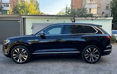 Volkswagen Touareg III, 2018 год, 4 600 000 рублей, 1 фотография