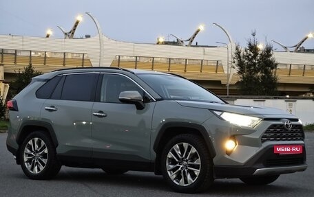 Toyota RAV4, 2019 год, 3 250 000 рублей, 2 фотография