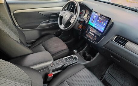 Mitsubishi Outlander III рестайлинг 3, 2013 год, 1 500 000 рублей, 11 фотография