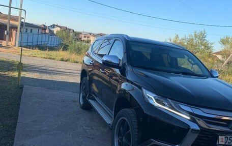 Mitsubishi Pajero Sport III рестайлинг, 2017 год, 3 500 000 рублей, 2 фотография