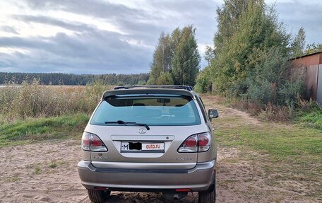 Lexus RX IV рестайлинг, 2001 год, 950 000 рублей, 4 фотография