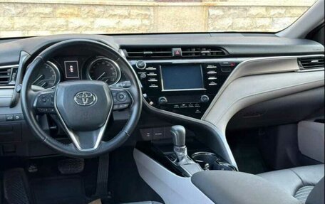 Toyota Camry, 2018 год, 1 850 000 рублей, 4 фотография