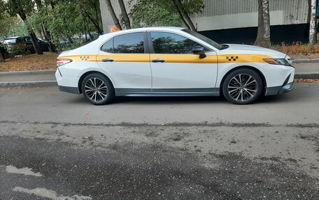 Toyota Camry, 2018 год, 1 850 000 рублей, 9 фотография