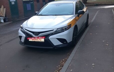 Toyota Camry, 2018 год, 1 850 000 рублей, 7 фотография