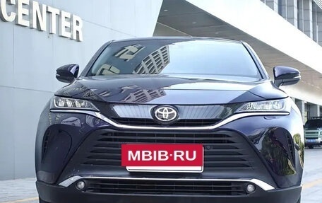 Toyota Harrier, 2022 год, 2 620 000 рублей, 2 фотография