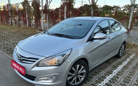 Hyundai Solaris II рестайлинг, 2015 год, 1 250 000 рублей, 1 фотография