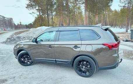 Mitsubishi Outlander III рестайлинг 3, 2019 год, 3 350 000 рублей, 3 фотография