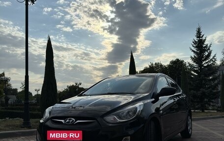 Hyundai Solaris II рестайлинг, 2011 год, 830 000 рублей, 2 фотография