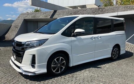 Toyota Noah III, 2020 год, 1 848 000 рублей, 2 фотография