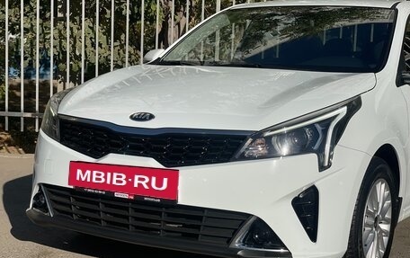 KIA Rio IV, 2021 год, 1 985 000 рублей, 2 фотография