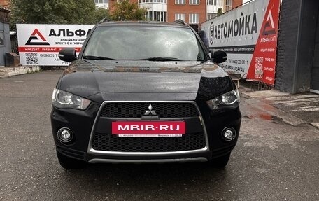 Mitsubishi Outlander III рестайлинг 3, 2011 год, 1 400 000 рублей, 3 фотография