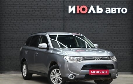 Mitsubishi Outlander III рестайлинг 3, 2012 год, 1 640 000 рублей, 4 фотография