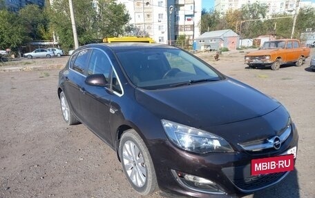 Opel Astra J, 2013 год, 910 000 рублей, 3 фотография