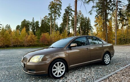 Toyota Avensis III рестайлинг, 2004 год, 1 080 000 рублей, 5 фотография