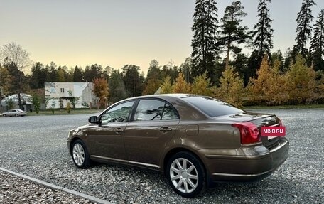 Toyota Avensis III рестайлинг, 2004 год, 1 080 000 рублей, 2 фотография