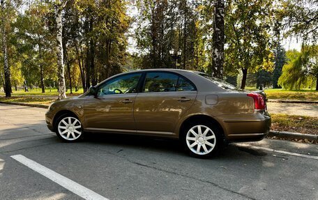 Toyota Avensis III рестайлинг, 2004 год, 1 080 000 рублей, 19 фотография