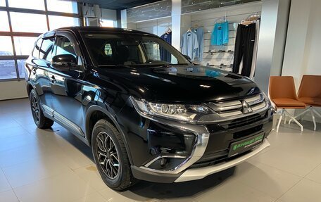 Mitsubishi Outlander III рестайлинг 3, 2018 год, 2 400 000 рублей, 3 фотография