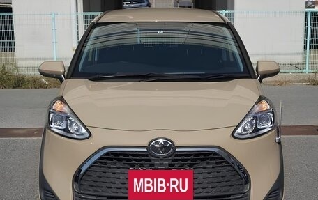 Toyota Sienta II, 2020 год, 1 690 000 рублей, 2 фотография