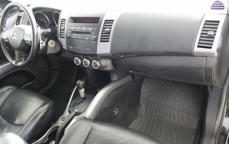 Mitsubishi Outlander III рестайлинг 3, 2010 год, 1 320 000 рублей, 14 фотография