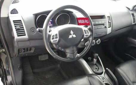 Mitsubishi Outlander III рестайлинг 3, 2010 год, 1 320 000 рублей, 12 фотография