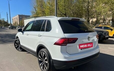 Volkswagen Tiguan II, 2018 год, 2 500 000 рублей, 3 фотография