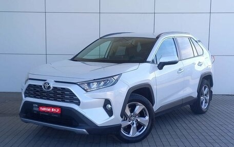 Toyota RAV4, 2021 год, 3 999 000 рублей, 1 фотография