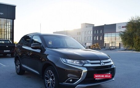 Mitsubishi Outlander III рестайлинг 3, 2016 год, 2 397 000 рублей, 2 фотография