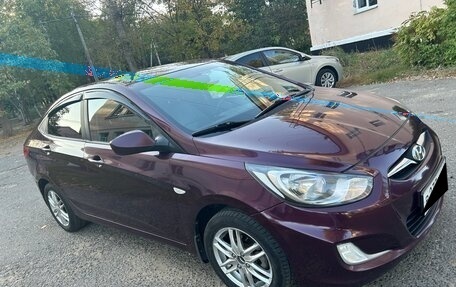 Hyundai Solaris II рестайлинг, 2011 год, 735 000 рублей, 1 фотография