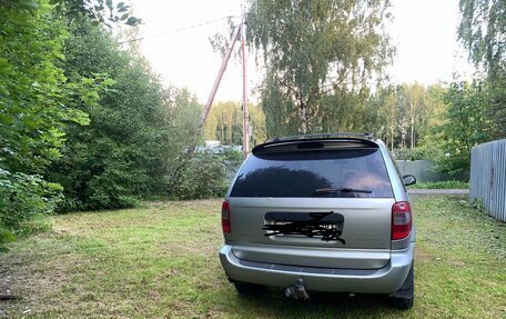 Chrysler Voyager IV, 2003 год, 600 000 рублей, 2 фотография