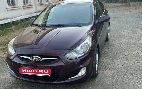 Hyundai Solaris II рестайлинг, 2011 год, 735 000 рублей, 2 фотография