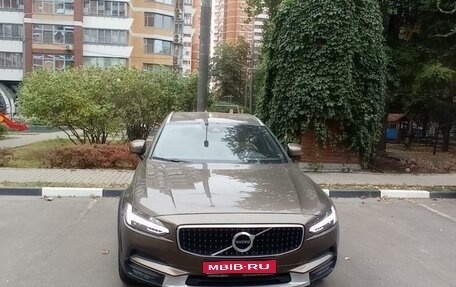 Volvo V90 Cross Country I рестайлинг, 2017 год, 3 950 000 рублей, 1 фотография