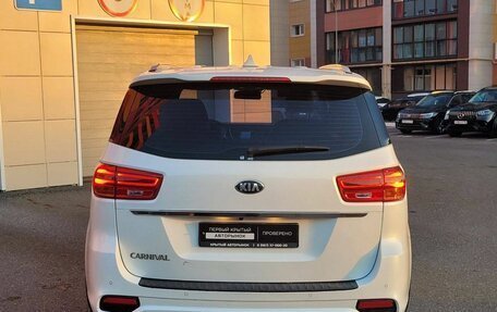 KIA Carnival III, 2018 год, 3 600 000 рублей, 6 фотография