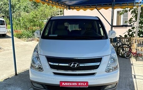 Hyundai Grand Starex Grand Starex I рестайлинг 2, 2011 год, 1 800 000 рублей, 1 фотография