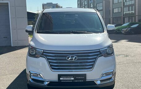 Hyundai Grand Starex Grand Starex I рестайлинг 2, 2019 год, 5 000 000 рублей, 2 фотография