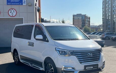 Hyundai Grand Starex Grand Starex I рестайлинг 2, 2019 год, 5 000 000 рублей, 4 фотография