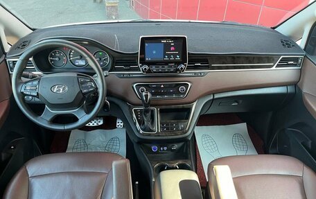 Hyundai Grand Starex Grand Starex I рестайлинг 2, 2019 год, 5 000 000 рублей, 17 фотография